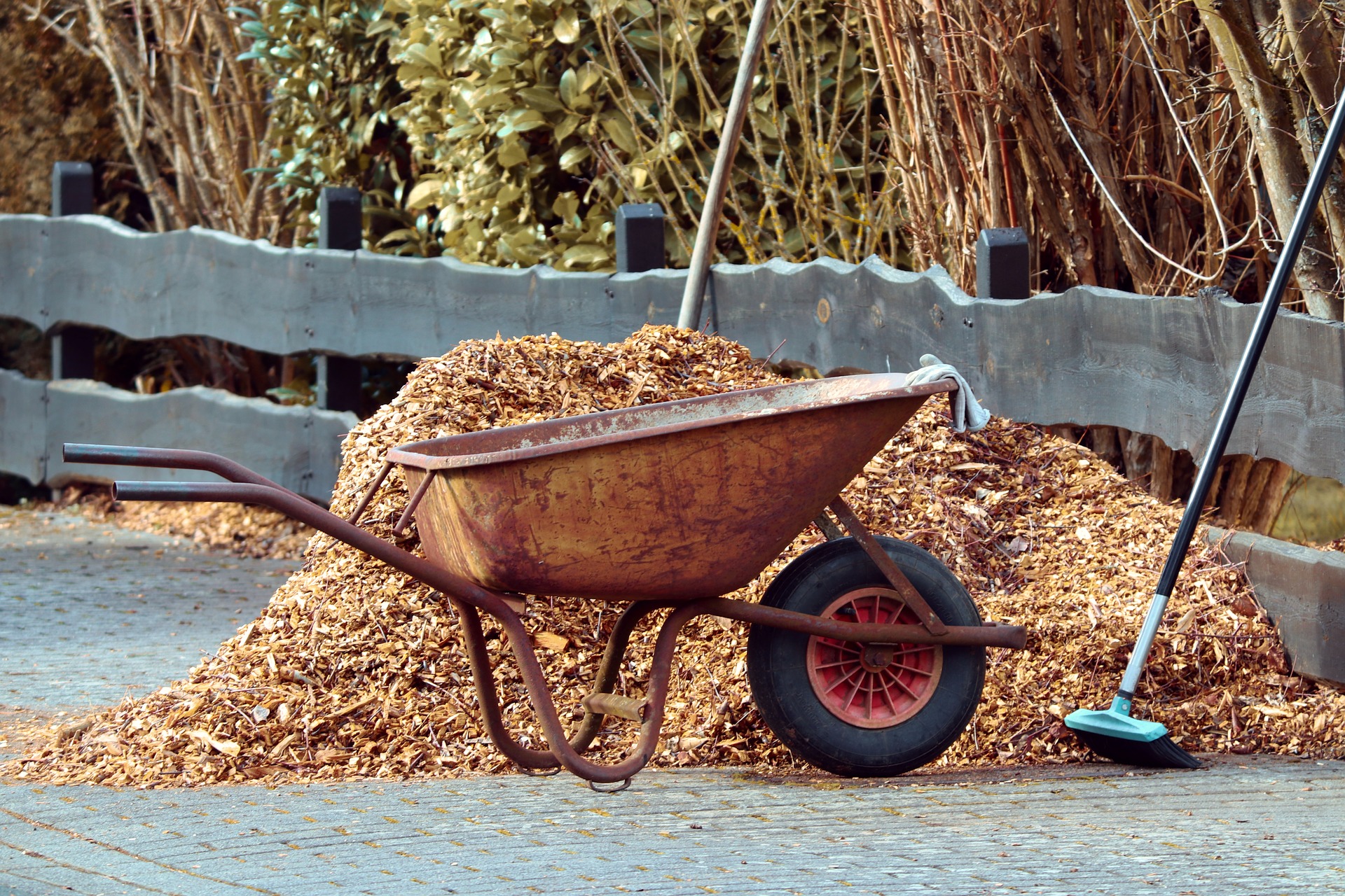 gardening-wheel-barrow
